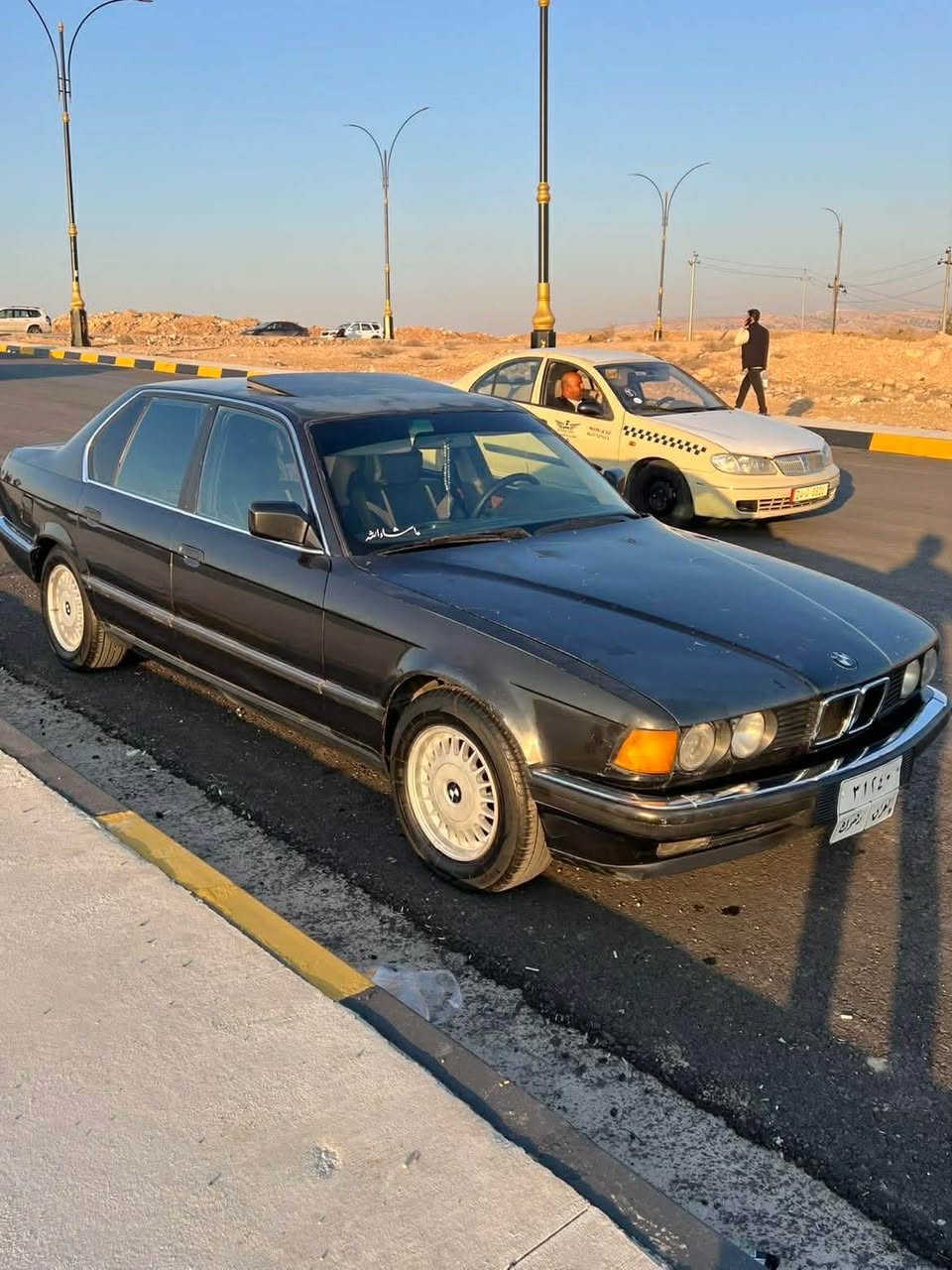 بي ام 730 كير عادي 
موديل 1991 
بدون دعم بدون صبغ وضع شركة 
طخم تايرات جديد
 داخل وضع شركة 
مكينة كير شرط
تبريد تدفئه شغال
سلايت كهربائيات شغال
تحويل وكالة شرط
مابيها مصرف كلشي جاهز وضع شركة
مكان السيارة دوميز /دهوك
السعر 47 ومجال 
شراي اتصل 
رقم صاحبها *********** دهوك, العراق
