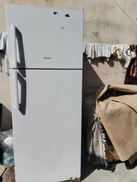ثلاجة • للبيع • سعر مناسب
