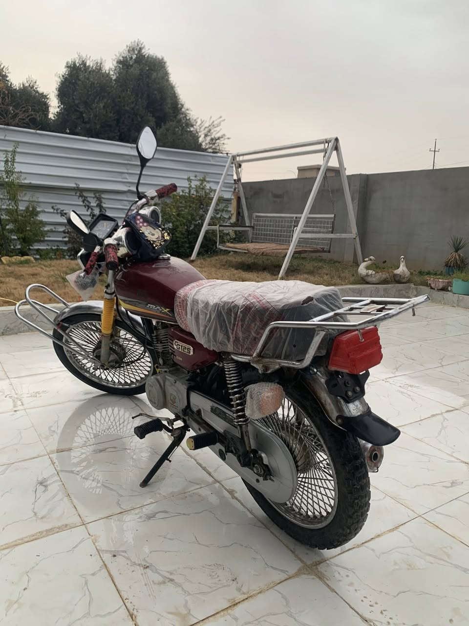 السلام عليكم ورحمة الله وبركاته
ملاحظة // ((اني مكلف بالنشر لا تراسلني خابر على صاحبو))
…
موطور تايگر 2018 منفيس (وزن ثقيل)
محدث 2024 تانكي عريض كشن جديد لايت جديد 
محرك معمر جديد لا صرف ولا تبخير ولا دخن شرط نشاط فول كهربائيات كلها شغاله لايت عالي ناصي اشاير يمين يسار كلها شغاله مسجل صوت عالي جديد دشبول كلو شغال  
وياله وتواير جدد ما عايزو برغي 
السعر 430 وبي مجال قليل 
رقم صاحب الموطور 
***********
 ( اذا ما عندك رصيد رمش ويخابرك)
