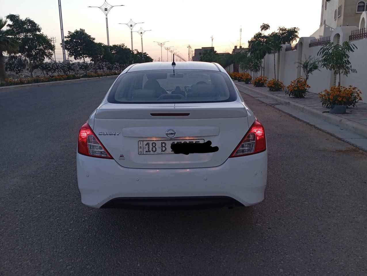 السلام عليكم نيسان سني مصري موديل 23رقم بابل  مواصفات معروفه راعيه يمي بكربلاء شرط مداور السياره جديده ومكفوله كفاله عامه عده اربع أصابع بارده بجاملغ الامامي ماشيه 48الف السياره استخدام شخصي   والسونار مرفق بلمنشور مكان السياره كربلاء السعر 117وبيه مجال الاتصال***********
