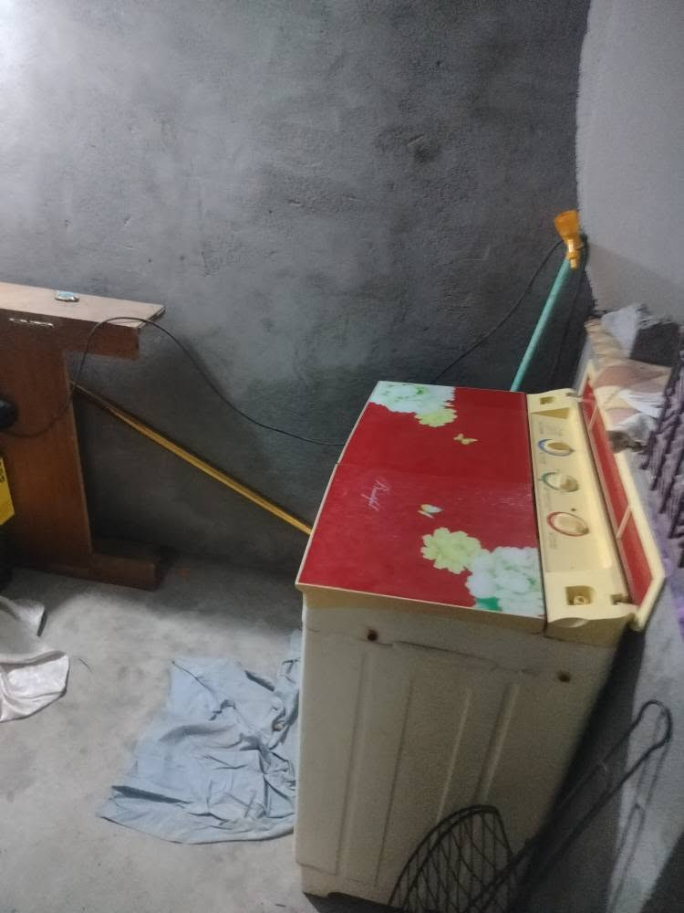 اسلام عليكم بيت للبيع بناء حديث طابو زراعي عراقي سند 23 مساحه 100متر يتكون من 2غرفه نوم وهول ومطبخ وديوانيه وحمامات ومخزن عنوان ابو الخصيب البهادريه شارع المفقس فدك سعر  على الخاص خدمات متوفر ماء كهرباء مجاري *********** البصرة, العراق
