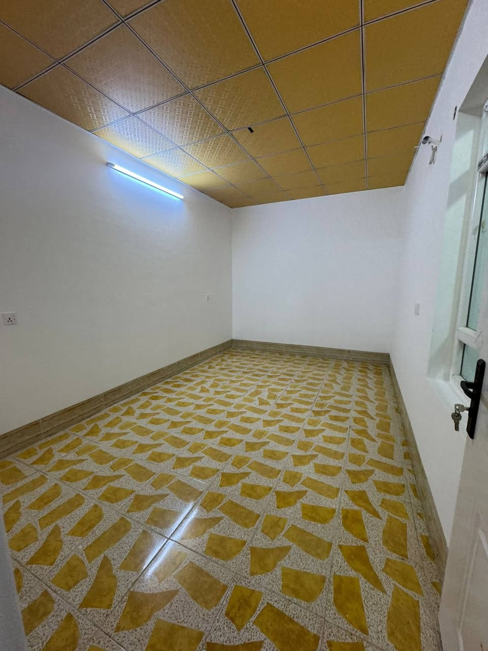 منزل للبيع في حي  #هفالان  ‏(مركز المدينة  اربيل) 
 خانوو بۆ فرۆشتن لەگەرەکی  #هەڤاڵان   
مساحة:- 100متر
  يتكون من :-
 مطبخ 
هول
 صحيات 
3 غرف نوم
البيت #طابو يسجل بأسم اي شخص يحمل الجنسية العراقية 
‏📍موقع البيت:-هفالان قريب عل جامع سيد طيب بقال 🕌
  —————————————
‏ للاستفسار 
كورك ***********📞
اسيا ***********📞
—————————————
📍موقع عقارات جميل:- اربيل هفالان خلف مطعم باب الحارة 
 https://maps.google.com/?q=36.194012,44.049461
—————————————
