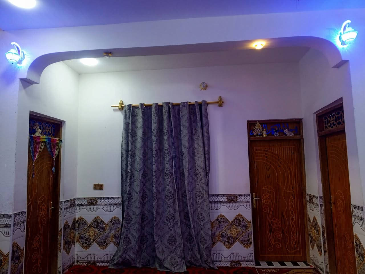 السلام عليكم 
يتوفر بيت للبيع بناء حديث
طابو زراعي عراقي سند، 25
مساحه البيت 240متر
يتوفر من ثلاث غرف موزع صاله ديوان 
الموقع ميسان طريق الحولي مقابل الالف دار 
السعر 80 مليون وقابل للتفاوض 
الاستفسار الإتصال ‏‪‏‪‏‪‏‪***********‬‏
