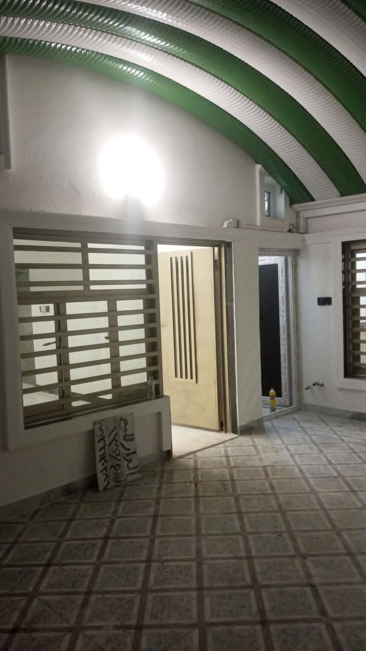 طابو صرف المساحة 135م الواجه 10م طابقين واحد عكاده بناء طابوق موقع وخدمات كافة
غرفة صالة استقبال مطبخ صحيات منور طارمة سطح الطابق الثاني غرفتين هيكل الديوانية حي الزهراء السعر 100 الشراي مراسلة الصفحة او الاتصال ***********
