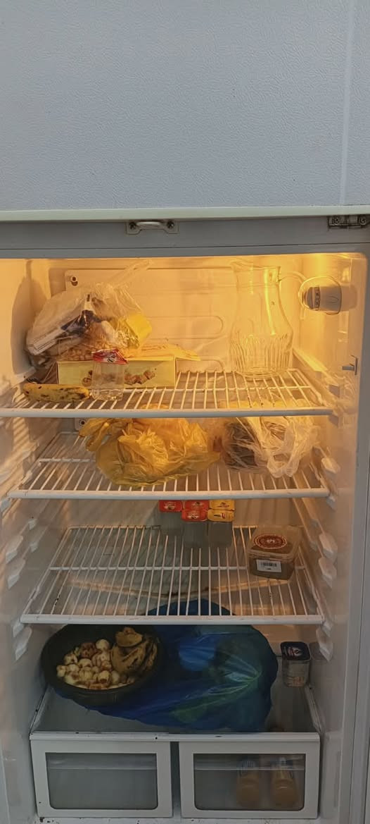 ثلاجة حجم كبير جداً نوعية DENKA
بابين .
 مستخدمة قليل جداً شهرين 
نضيفة مثل ماموضح بالصورة  

غسالة أوتوماتيك 10 كيلو 
نوعية  DENKA
 نظيفة جداً مستخدمة شهر واحد فقط
للبيع


**إذا كنت صاحب هذا الإعلان وتريد حذفه لأي سبب، رجاءا أرسل رسالة إلى الدعم الفني**