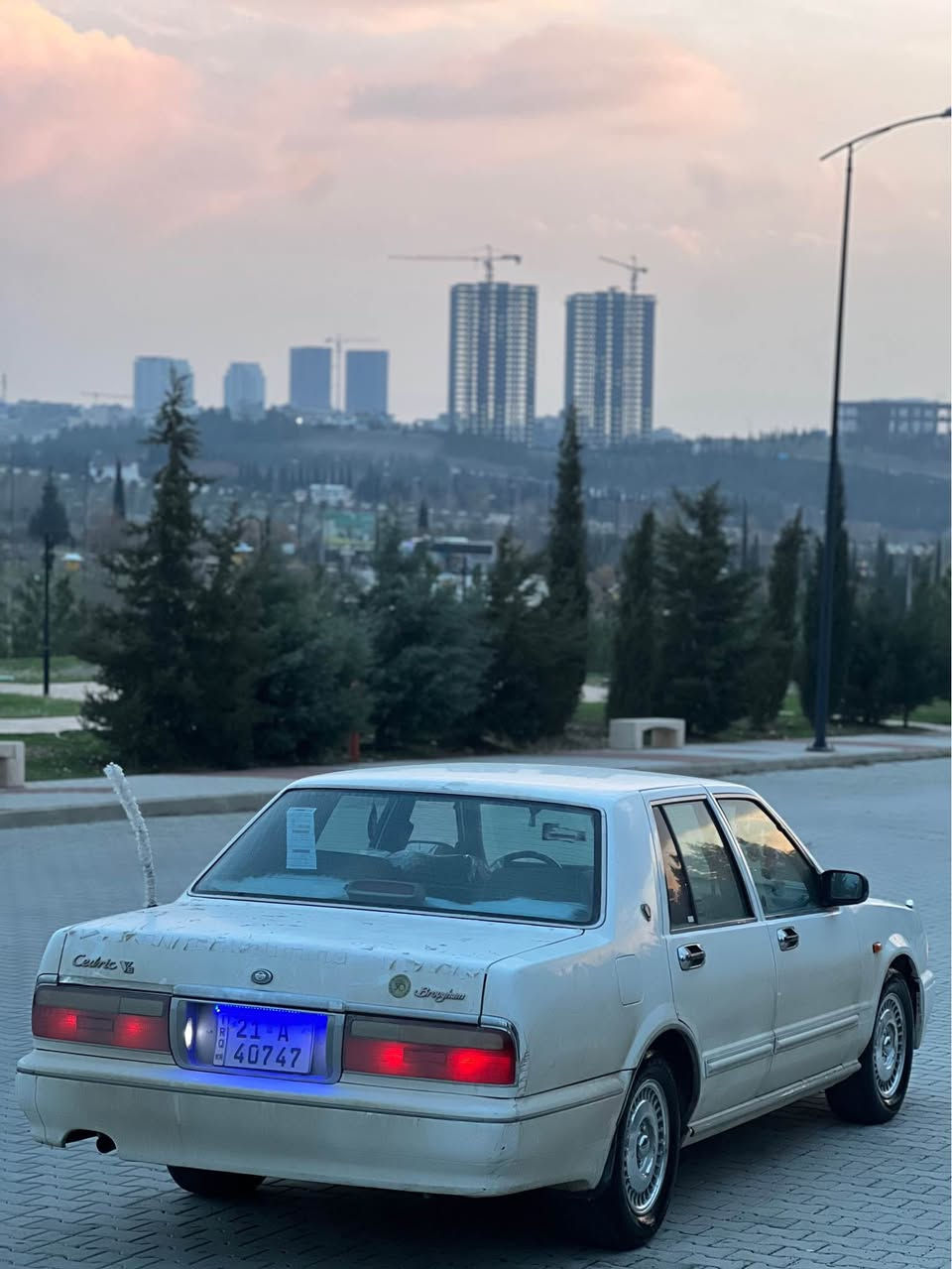 سدریک ٢٠٠١
رەقەم سلیمانی هەتا ٢٠٣٠تازەیە
تەحویلو خەرامە بەشەرت
سئ پارجەو نیوی بۆیاخە
گیرو مەکینە ئەکسل بەشەرت جرکەی تیا نیە
سەیارەی مالە پاک ماوەتەوە ٢٥٦هەزار رۆشتوە
تایەی تازەیە
رۆنی ٢ رۆزە گۆراوە
هەموو گیانی بیلادیە ماشەلا
مالی دۆستە هەر جرکەو گەلایەک ببرە 
٥٩گەلاو کەمیک مەجال 
مشتەری نیت سەرم مەیەشینە 
شوین سلیمانی 
گۆرینەوەش ئەکەم لەسەر دلگرتن
*********** السليمانية, العراق
