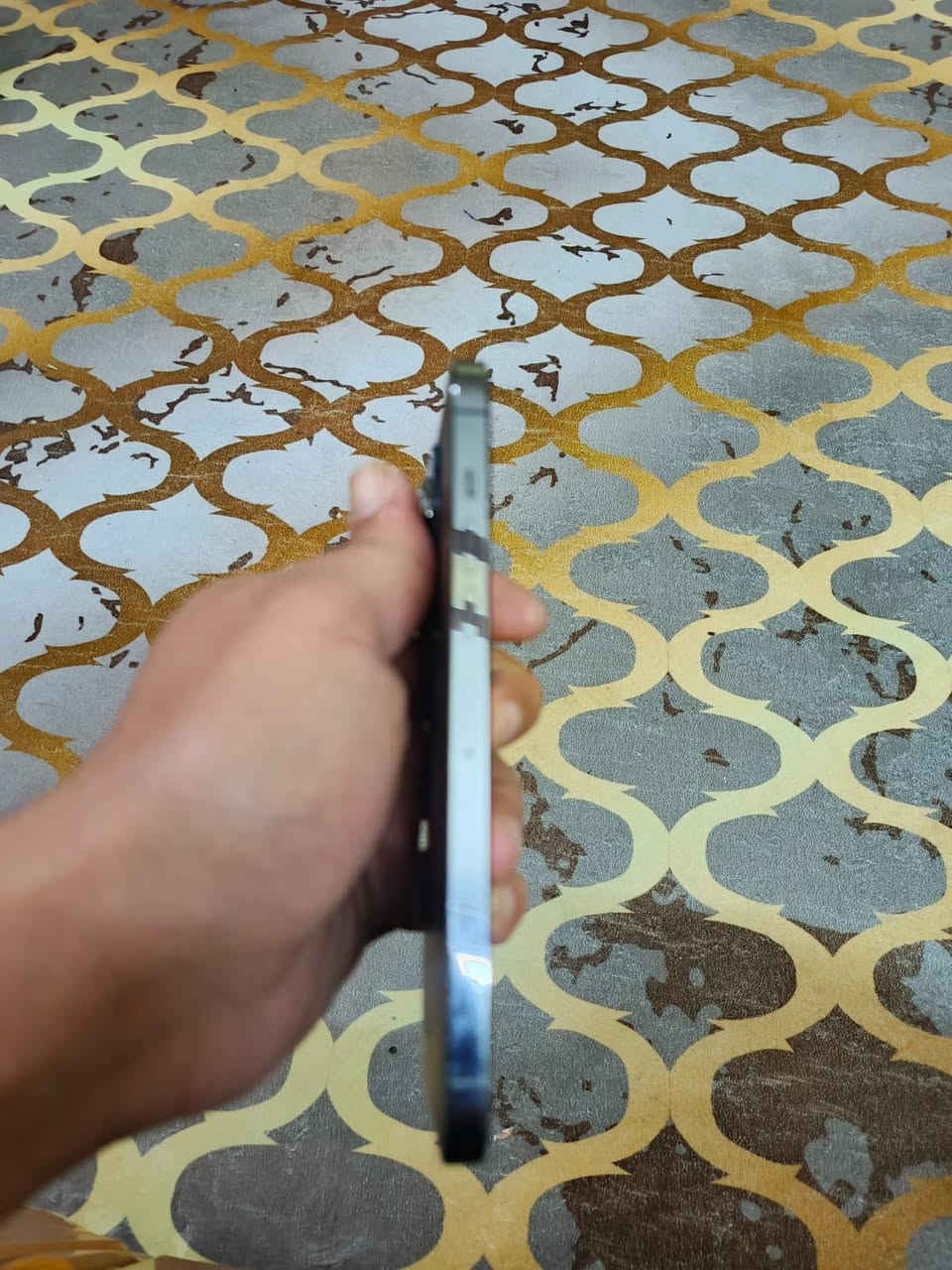 السلام عليكم ايفون 13 برو ماكس ذاكرة 256 بطارية 84 الجهاز كلشي ما مبدل بي جديد شخط مابي مكاني بغداد  حي اور سعر ٦٥٠ شراي اتصل ***********
