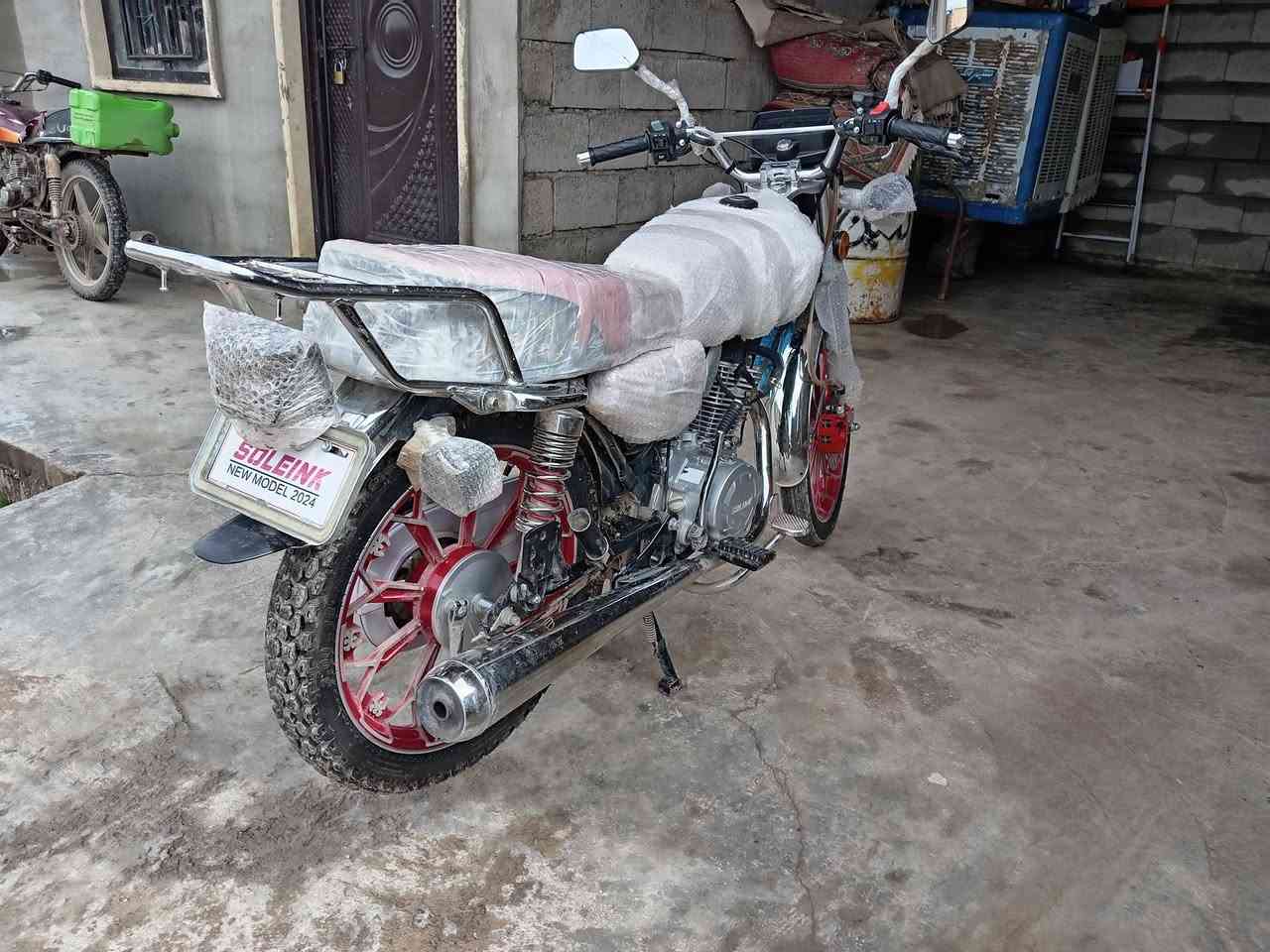 اسلام عليكم دراجه سونلنك ٢٠٢٤ للبيع بعدو جديد شركه مامطخوخ خلاص ماعاده تاير خلفي مبدل جديد
ولباقي شرط شركه. السعر ٦٨٠ وبي مجال قليل
المكان /شميط. /***********
