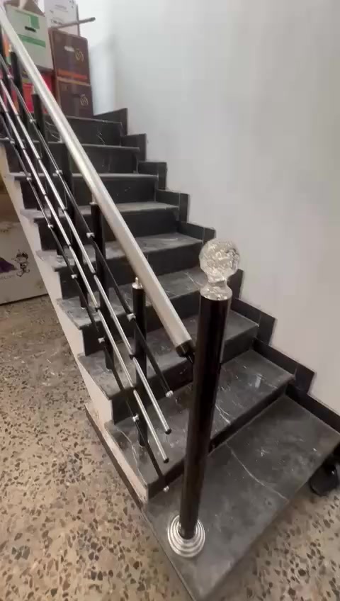 سلام عليكم بيت رئاسه شارع ٢٠ نهايه زراعي ١٠٠مزراعي طابق واحد بناع درجه اوله رفت صب بم مواد كله اصلي افضل شي جديد محد كاعد بي زيرو ***********
