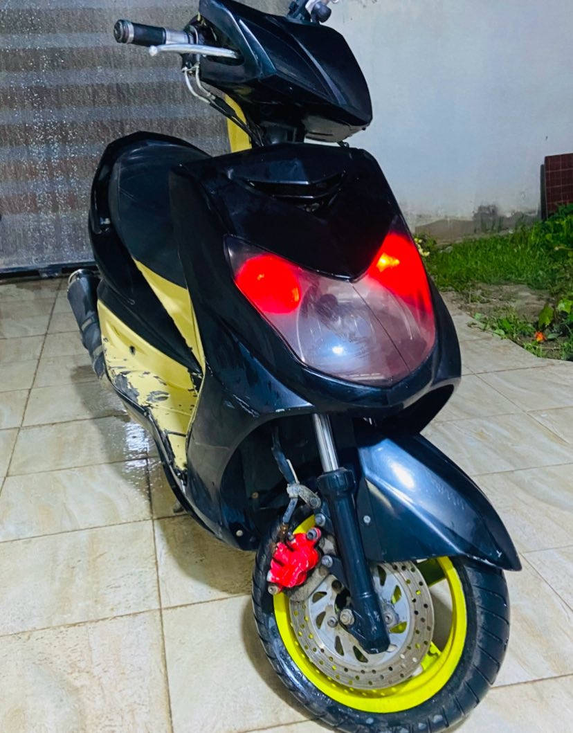 سلام عليكم
سكنس فحل ياباني قبق نفخ داخل كريمي كهرباءات شغاله مزودة بوشه 58.5 فيت بام رياضي نوزل رياضي كلجات رياضي شلعه ومعدل شك لكاع بيها صالنصه رياضي ام الختم كاتم مالها موجود وياله لون اصفر للبيع او مراوس ب 4 كير 
مكان كوت للاستفسار خاص او ***********
