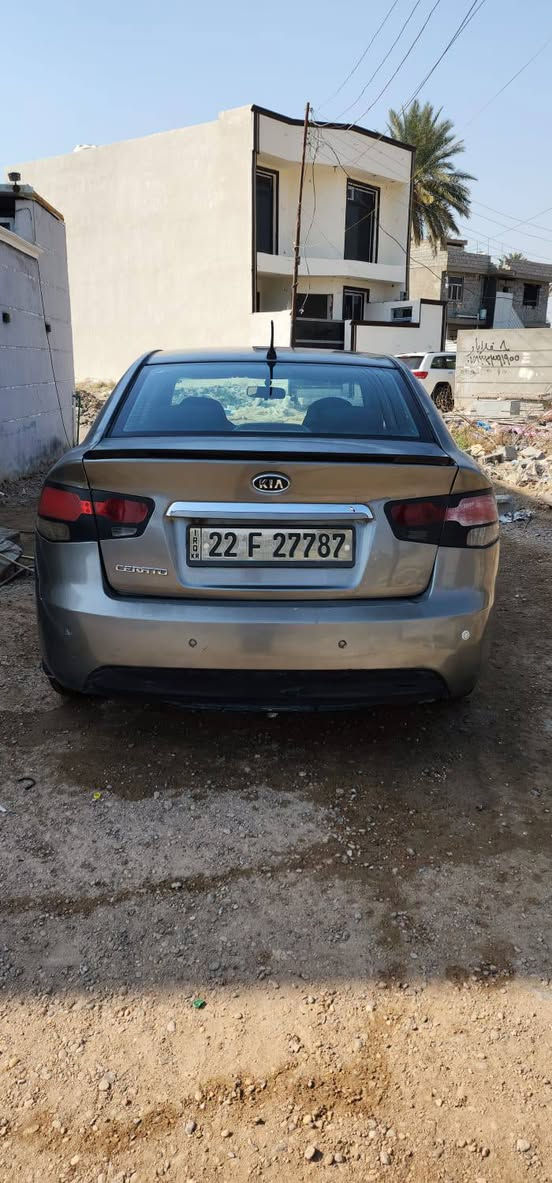 السلام عليكم 
سيراتو خليجي موديل 2011 للبيع 

رقم إربيل بأسم اخوية سنوية نافذة لغاية 2030 

محرك 1600 دوش نظيف لا تنقيص ولا تبخير 

كير 6 نمر اوتو وعادي 

تبريدها ثلج 

شاشة . تحكمات ستيرن . مري شفط . اشاير بالمري 
بريك 4 ديسك 

السيارة مصبوغة حزام ضررها چاملغ امامي جهة السايق 
السيارة جاهزة وماناقصها غير فقط إذان محرك 

مكانها بغداد . الدورة . العدوانية 

سعرها 85 وبيها مجال قليل 

متواجد خاص او واتساب ***********
