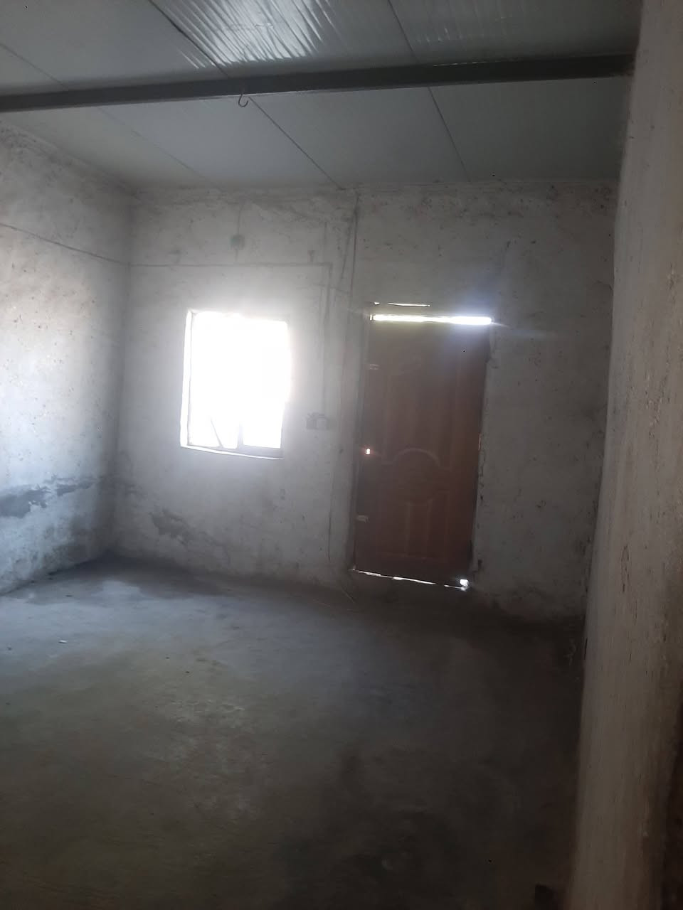 سلام عليكم بيت تجاوز 100 متر مربع السعر 6 وبي مجال. مكان جكوك الدبخاين. رقم الهاتف ***********
