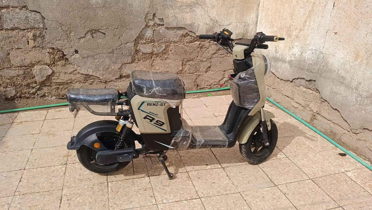 سلام عليكم دراجات شحن للبيع R9 لون ماروني مديل 24.  5بطاريات بيهن وحدة تافخه بس شغاله السعر 300بيها مجال قليل حك الجيه والدراجه الثانيه لون الاملح 5بطاريات بيهن وحدة تافخه مديل 25 نضيفه كلش السعر 375بيها مجال قليل حك الجيه مكان البصرة الهارثه رقم الهاتف ***********بي واتساب
