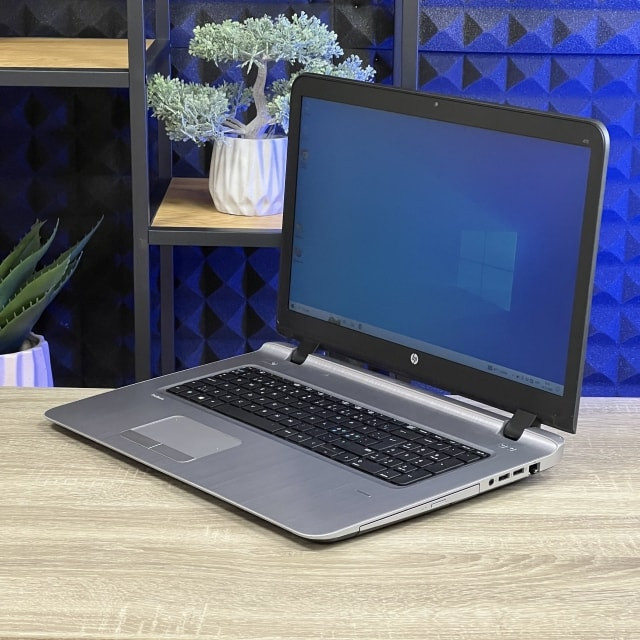 #كارت_خارجي_2GB_شاشة_17

🟣 HP ProBook 470 G3 🟣

🔅 المعالج: Intel Core i7 الجيل السادس
🔅 الذاكرة: 8GB DDR4
🔅 التخزين: 256GB SSD – سرعة عالية بنقل البيانات
🔅 الشاشة: 17.3 إنج واسعة جداً ومريحة للاستخدام
🔅 كرت الشاشة الداخلي: Intel HD Graphics 4GB
🔅 كرت الشاشة الخارجي: AMD Radeon R7 بسعة 2GB
🔅 الكيبورد: ليزري عربي / إنكليزي

🔅 الحالة: وارد أوروبي غير مستعمل داخل العراق (كالجديد) نظافة 95% فما فوق
🔅 البطارية: بحالة جيدة (ضمان ساعة فما فوق)

💰 السعر الكلي: 300 ألف دينار
🚚 يشمل توصيل مجاني + هدايا (حقيبة 🎒 + ماوس 🖱️)

🔅 الضمان:
🔹 (1) فحص وتشغيل أمام المندوب
🔹 (2) استخدام لمدة أسبوعين – أي خلل مصنعي يتم الاستبدال بنفس الموديل
 #لابتوب 
#كارت2GB 
#HP


**إذا كنت صاحب هذا الإعلان وتريد حذفه لأي سبب، رجاءا أرسل رسالة إلى الدعم الفني**