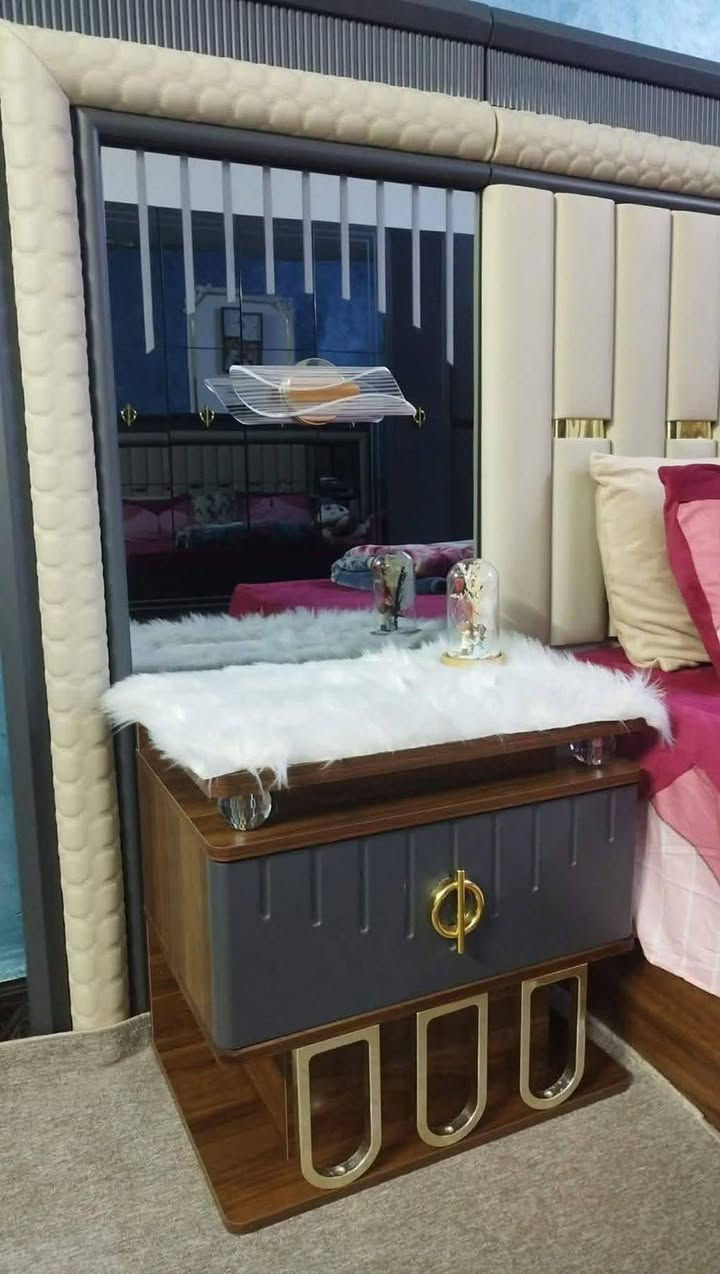 السلام عليكم غرفه تركيا للبيع 8قطع نضيفه اخت الجديده
***********
