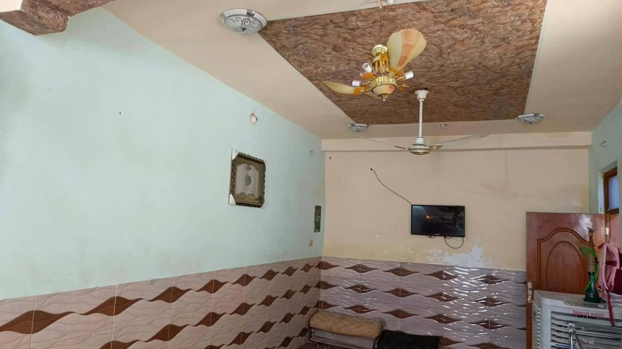 سلام عليكم
بيت للبيع طابو صرف 

مساحه ٢٠٠م 

مكانه فتاحيه شارع المركز 
قريب عله مدرسه المجد

 بناء طابقين 
الأول طابوك
 الثاني فرمستون 

يتكون الأول من ديوانيه ومطبخ وصاله وغرفتين وصحيات

الطابق الثاني غرفتين وصاله وصحيات بيت مرتب وكلش حلو وعالي عن الشارع
👇👇
سعره [١٢٠] ومجاله قليل 

.... انسخ او صور المنشور من تدخل تراسل وبخدمتكم
...
لاستفسار مراسلة الحساب أو الاتصال على الرقم

***********
