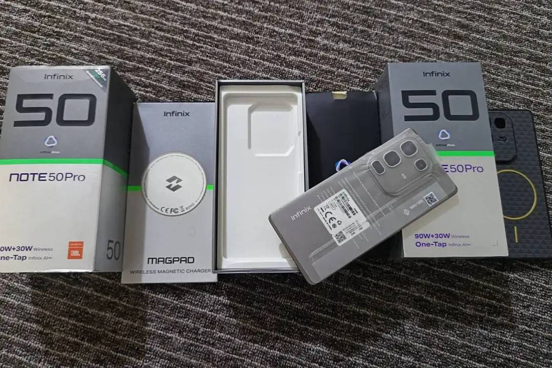 Infinix note 50 pro
الشاشة 
: AMOLED — بحجم ‎6.78 بوصة، دقة ‎1080 × 2436 بكسل (FHD+)، معدل تحديث ‎144‎ هرتز، سطوع حتى ‎1300‎ شمعة. 

🔋 البطارية والشحن: ‎5200 mAh، شحن سريع بقدرة ‎90W. 

📷 الكاميرا الخلفية: ثلاثية — رئيسية ‎50 ميجابكسل (مع دعم مثبت الصور OIS حسب بعض المصادر) + عدسة واسعة ‎8 ميجابكسل

الكاميرا الأمامية (سيلفي): ‎32 ميجابكسل

السعر بالدينار 240.000الف وبي مجال قليل

رقم التواصل ***********

العنوان بصرة كرمة علي
