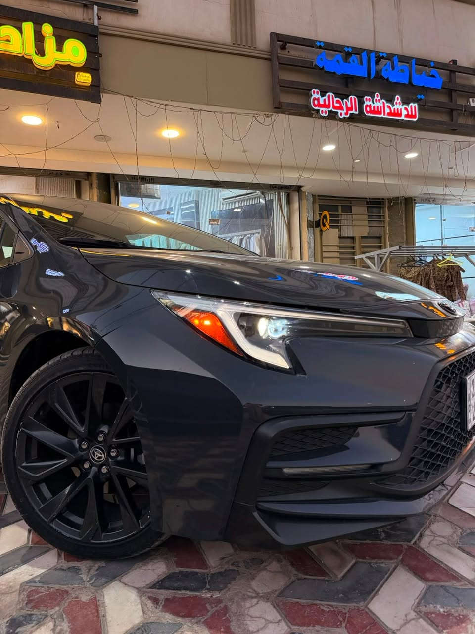 � للبيع | Toyota Corolla SE 2025 🚗
🎨الون اسمنتي مميز

✨ الفئة: SE
📍 العنوان: الدورة
❌ بدون إيربگ

أبرز المواصفات:
✅ محرك 2.0 لتر Dynamic Force
✅ ناقل حركة CVT مع 10 سرعات وهمية
✅ نظام تشغيل ذكي (Smart Key) مع زر تشغيل
✅رادار جانبي 
✅رادار امامي
✅ شاشة لمس 8 إنج مع دعم Apple CarPlay و**Android Auto**
✅ كاميرا خلفية
✅ جنوط رياضية ألمنيوم 18 إنج
✅ مصابيح LED أمامية وخلفية
✅ مثبت سرعة
✅ مكيف أوتوماتيك
✅ مقاعد رياضية بتطعيمات قماش
✅ مقود جلد متعدد الوظائف
✅ شاحن USB Type-C
✅ نظام فرامل ABS مع توزيع إلكتروني EBD
✅ نظام الثبات الإلكتروني VSC
✅ نظام مراقبة ضغط الإطارات TPMS

💥صبغ جاملغ ايسر مع ربع بنيد صبغ
🤐ماشيه 6000mil

📞 للتواصل: ***********

📍 العنوان: الدورة

ملاحظة: السيارة بدون إيربگ،
