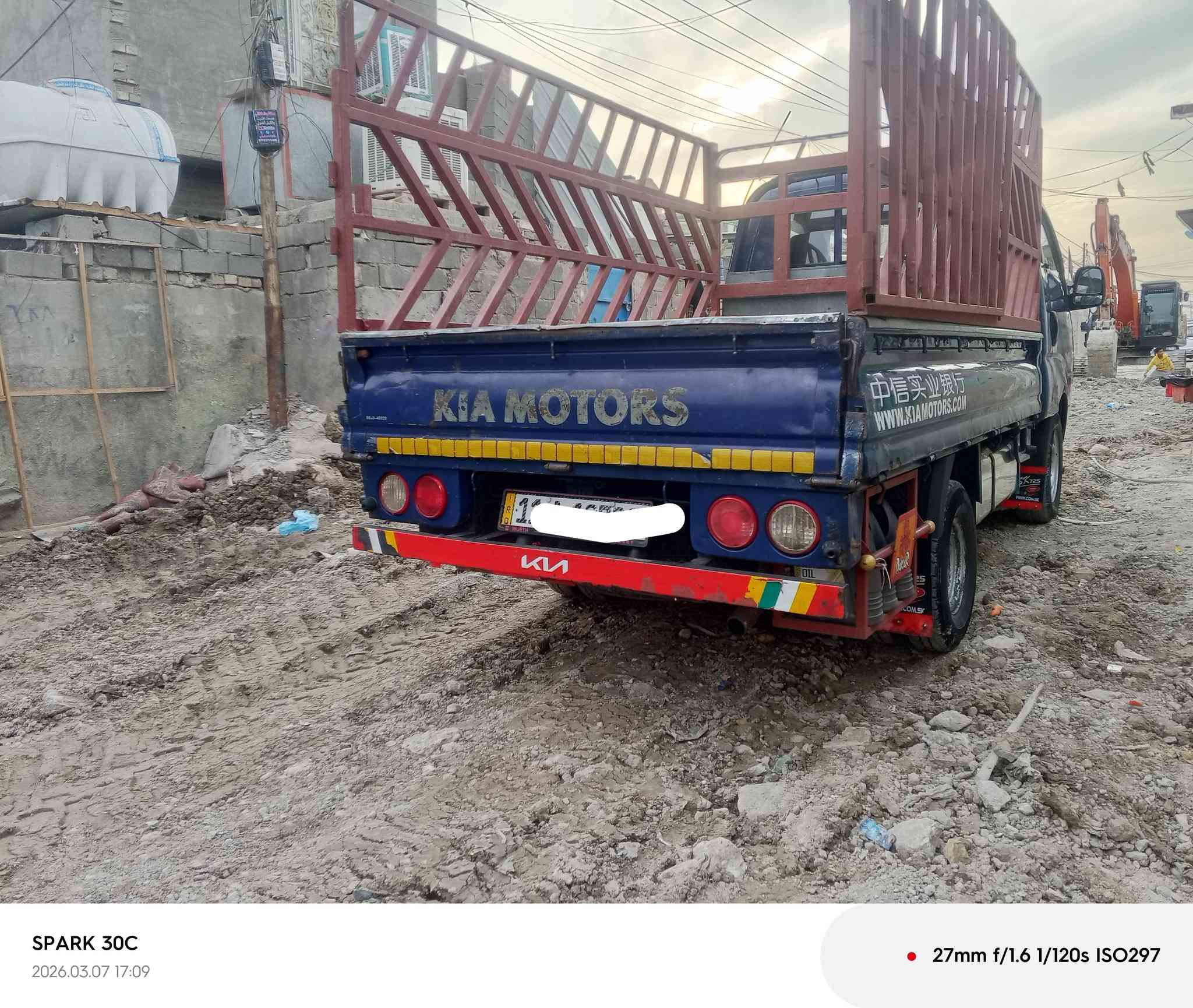 السلام عليكم كيا حمل مسكر للبيع موديل 2007 سياره مكينه كير اكسل مكفوله تخم تأير جديد صدر جديد سياره محوره بم ونوزل مكينه 3000 سياره جاهزه للشارع سنويه 30 عنواني بحي نصر *********** سعر 90وبيها مجال
