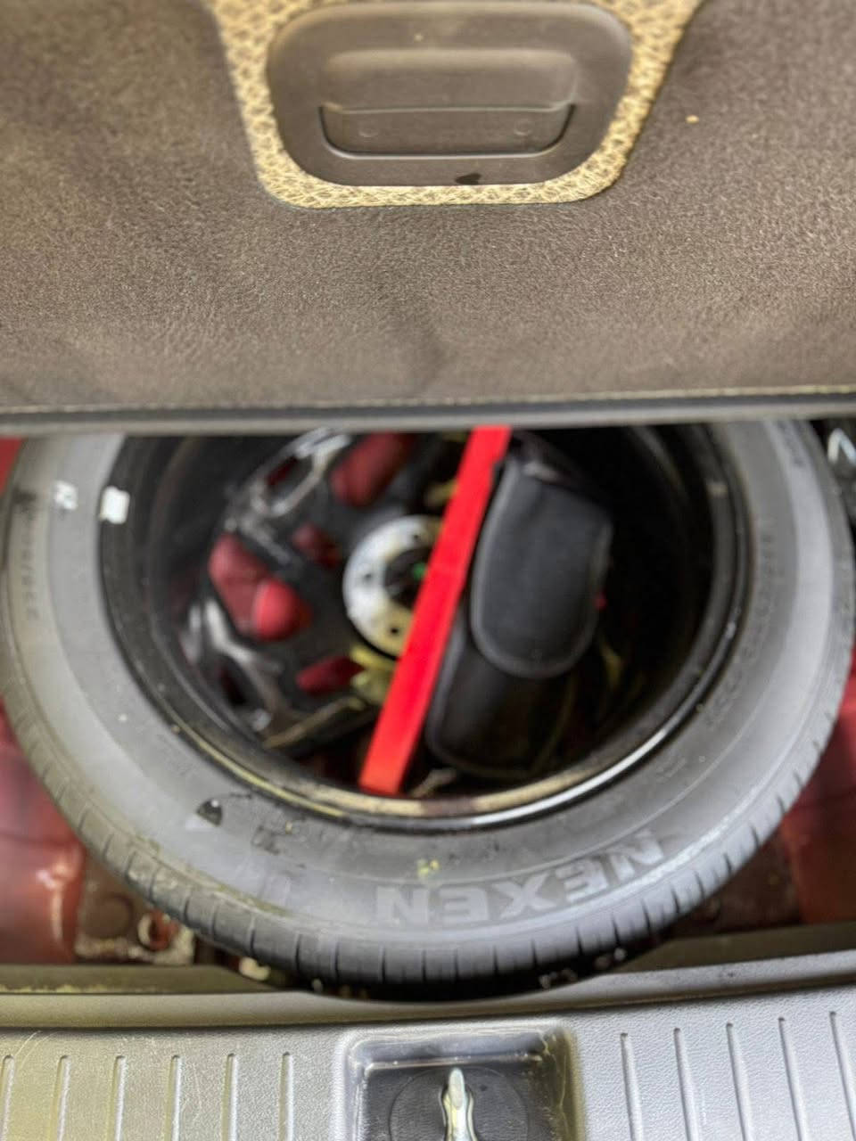 سبورتج خليجي وكالة نيم موديل 2024 ماشية 28 الف جديدة بمعنى الكلمة مكفولة من الصبغ والبارد عدا شخط كد اربع اصابع 
 
بصمة وتشغيل عن بعد 
اشاير بالمري 
رادار جانبي 
4 انضمة قيادة 
ايكو سبورت منحدرات 
عادي 
تحكم جهتين ومثبت سرعة حساسات 
السيارة مكفولة كفالة عامة 

السعر 227 وبيها مجال 

مكان السيارة بغداد الاعظمية 
 
***********
