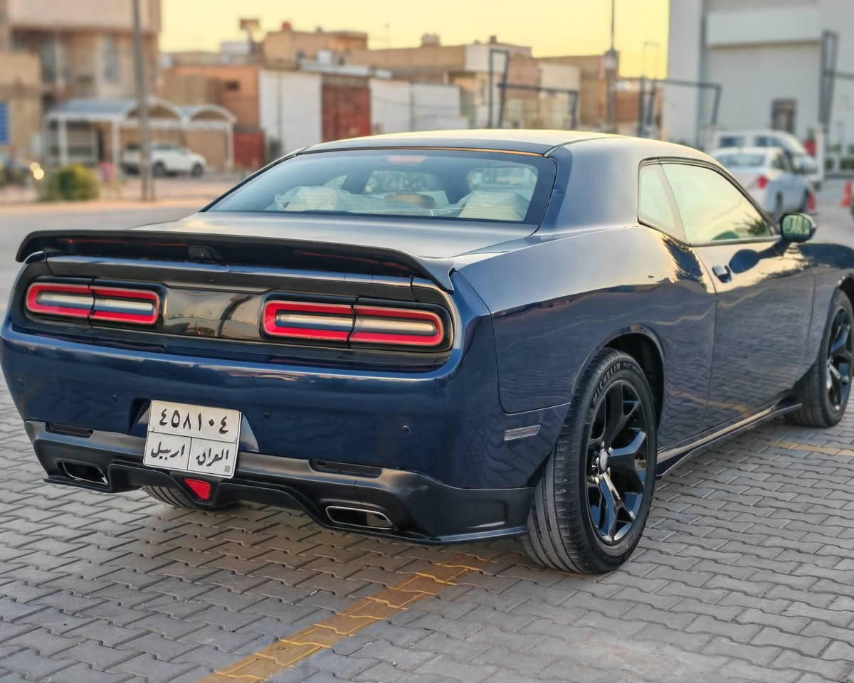 السلام عليكم
جالنجر موديل 2016 SXT 
حادث جاملغ وبنيد صفحه اليمين 
عمرته السياره من الف للياء 
جاهزه من كلشي حرفيا حداديه 
كير محرك كهربائيات تايرات دهن فلاتر 
غرفه كله جديد واصلي يشهد الله 
صبغ حزام درجه اولى شوف واحكم بنفسك بالعافيه على الياخذه 
السعر 142 بيه مجال للطيبين 

تلفوني ***********
