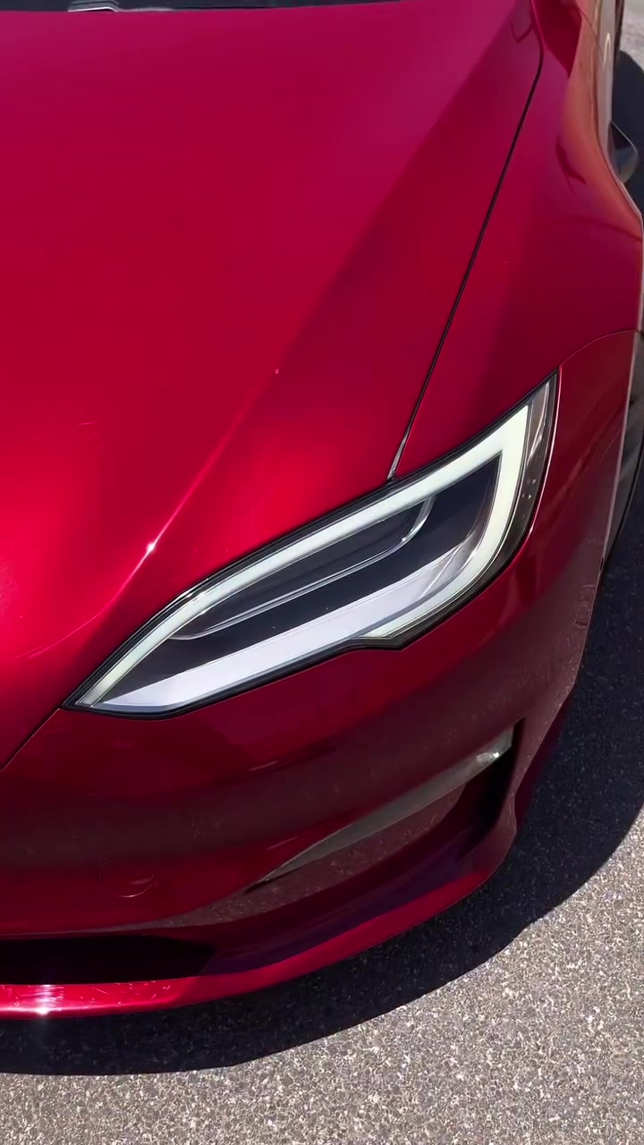 Tesla Model S long range Dual Motor 2021

غرفة بيضاء جنط 21
 58 ألف مايل 

محركين (Dual Motor AWD)
قدرة تصل إلى 670 حصان

داخلية (غرفة) بيضاء فاخرة

جنوط 21 إنش

مسجلة لدى شركة Tesla الأردن
AutoScore B+

عداد 58 ألف مايل فقط
بحالة ممتازة وجاهزة للفحص

السيارة تجمع بين الأداء الرياضي، الفخامة والتكنولوجيا المتقدمة مع مدى قيادة مميز وتسارع قوي جداً.

0781744114 محمود رباح


**إذا كنت صاحب هذا الإعلان وتريد حذفه لأي سبب، رجاءا أرسل رسالة إلى الدعم الفني**