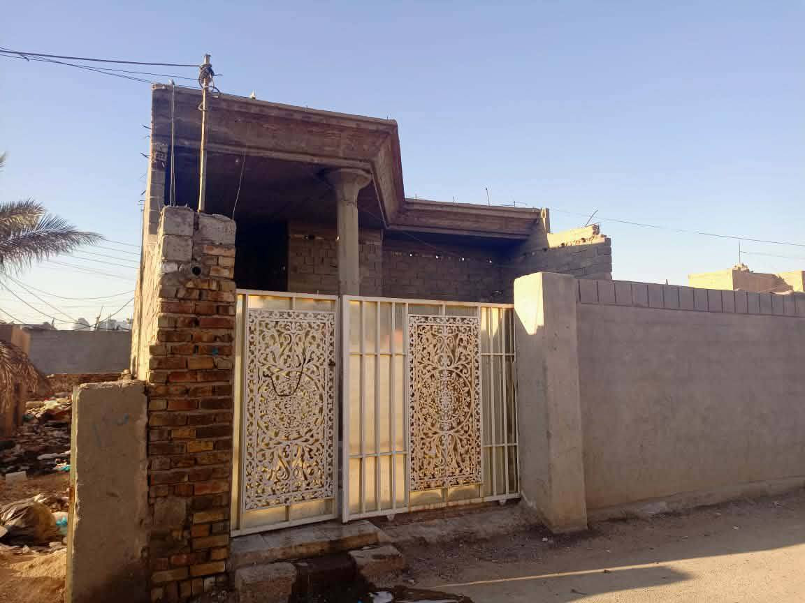 يحتوي على كراج وحديقه واستقبال وصاله وغرفيتين نوم وصحيات العنوان العريفيه قرب اسواق الزبيدي شارع بيت سلوم سند 25الاستفسار ***********
