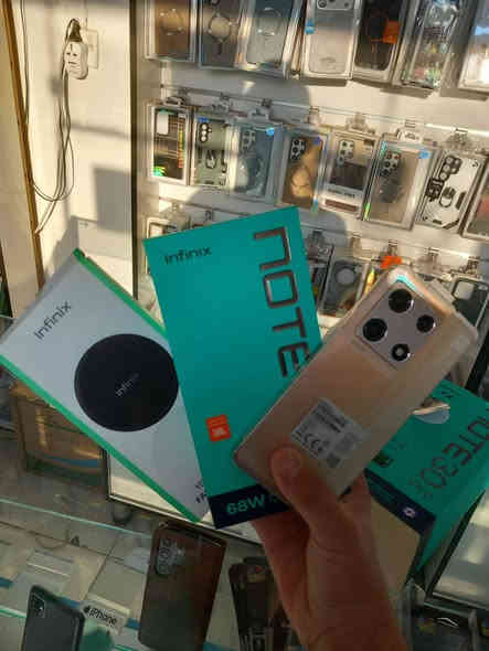 السلام عليكم اخواني الكرام جهاز مستخدم للبيع انفنكس نوت 30 برو جهاز نضيف مامبدل بي أي قطعة جهاز نضيف مساحته(16/256) دبل سيمكارت نضافة الجهاز 90% الجهاز كامل مع ملحقاته شاحنة ايسي شاحنة لاسلكية سماعات السعر 200 وبي مجال للتواصل الاتصال على الرقم *********** العنوان ديالى المقدادية الزهيرات
