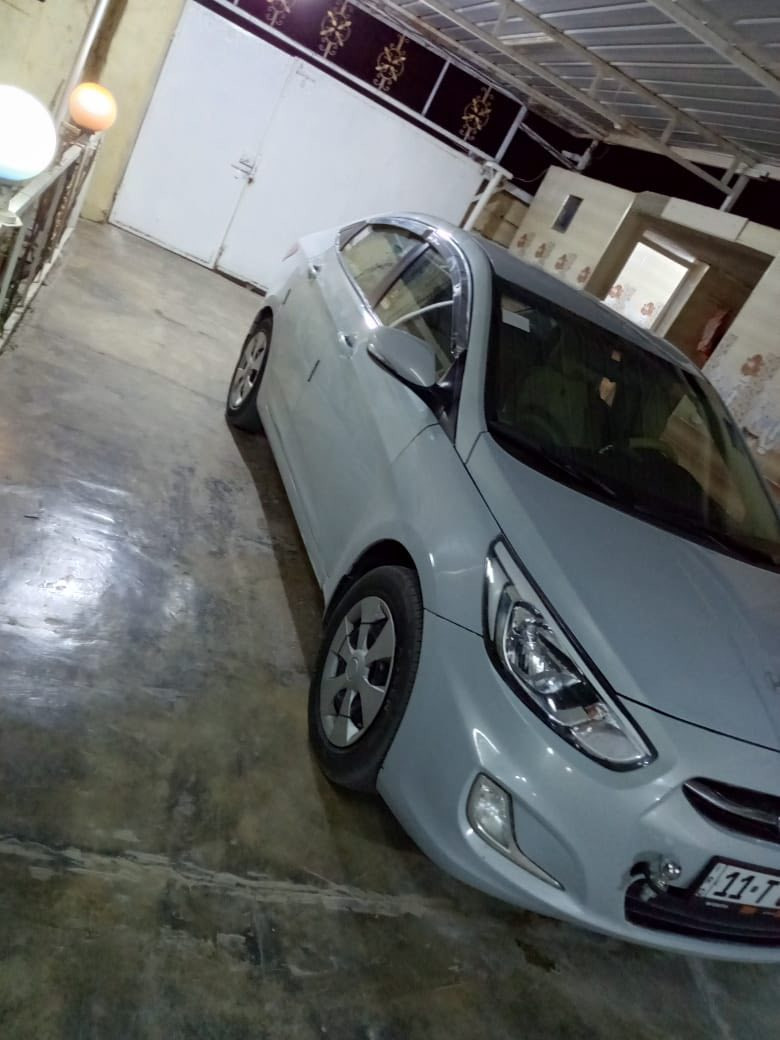 اكسنت موديل ٢٠١٥ 
مكينة اثر بخار حجم ١٤٠٠ 
كير بي عتة خفيفة بل تحريكة 
مصبوغة حزام 
تحويل وكالة 
٧٠ وبيها مجال بسيط 
***********
***********
