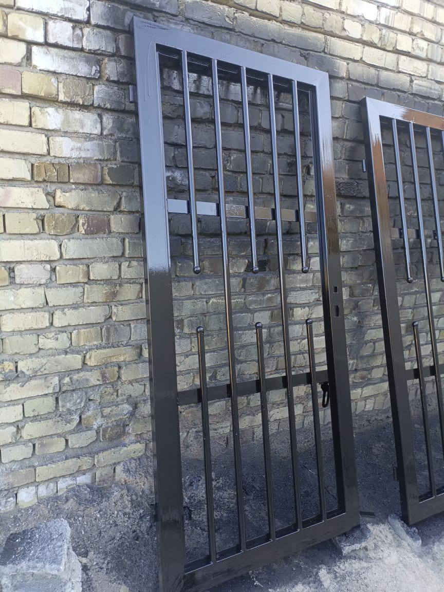 تنضيف شبابيك + صبغ  وبثلاث مراحل شغل درجه اولى للاستفسار الاتصال ع رقم ***********
