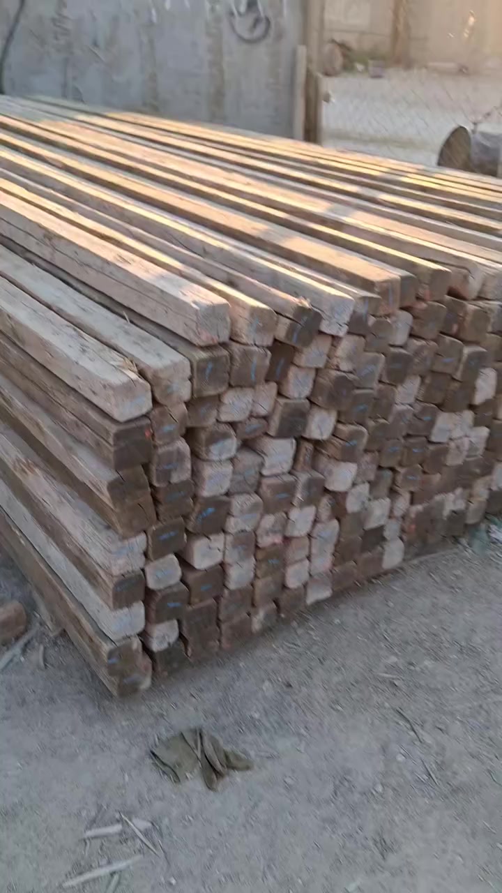 سلام عليكم خشب للبيع سير طول 4متر 3×3 وسير طول 3ونص ولوح 4متر الاستفسار  *********** العنوان حله مركز مدينه
