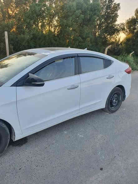 السلام عليكم اخوان من رخصت الاداره المحترمين
النترا ٢٠١٧ للبيع فقط سياره جديده ومكفوله كفاله عامه فقط نصف جاملغ الأيسر والدوسه بيه صبغ  وماشيه ١٥٤ وقابله للزياده رقم بغداد وباسمي ومكانه النجف المشخاب سعره ١٤٠ وبيه مجال رقم الموبايل *********** ***********
