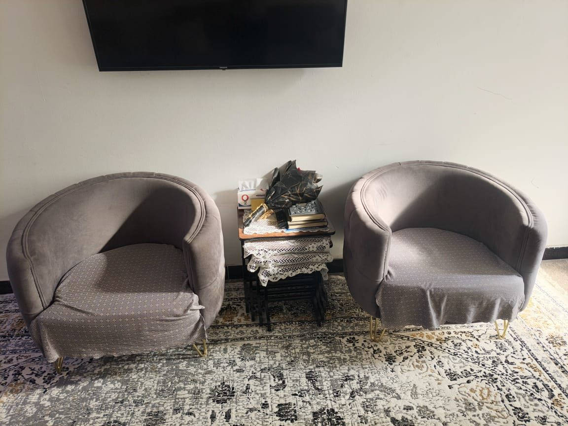 سلام عليكم تخم قلاب نضيف 10مقاعد رايده 450وبي مجال عنواني بغداد حي الجامعه التواصل على الواتساب ***********
