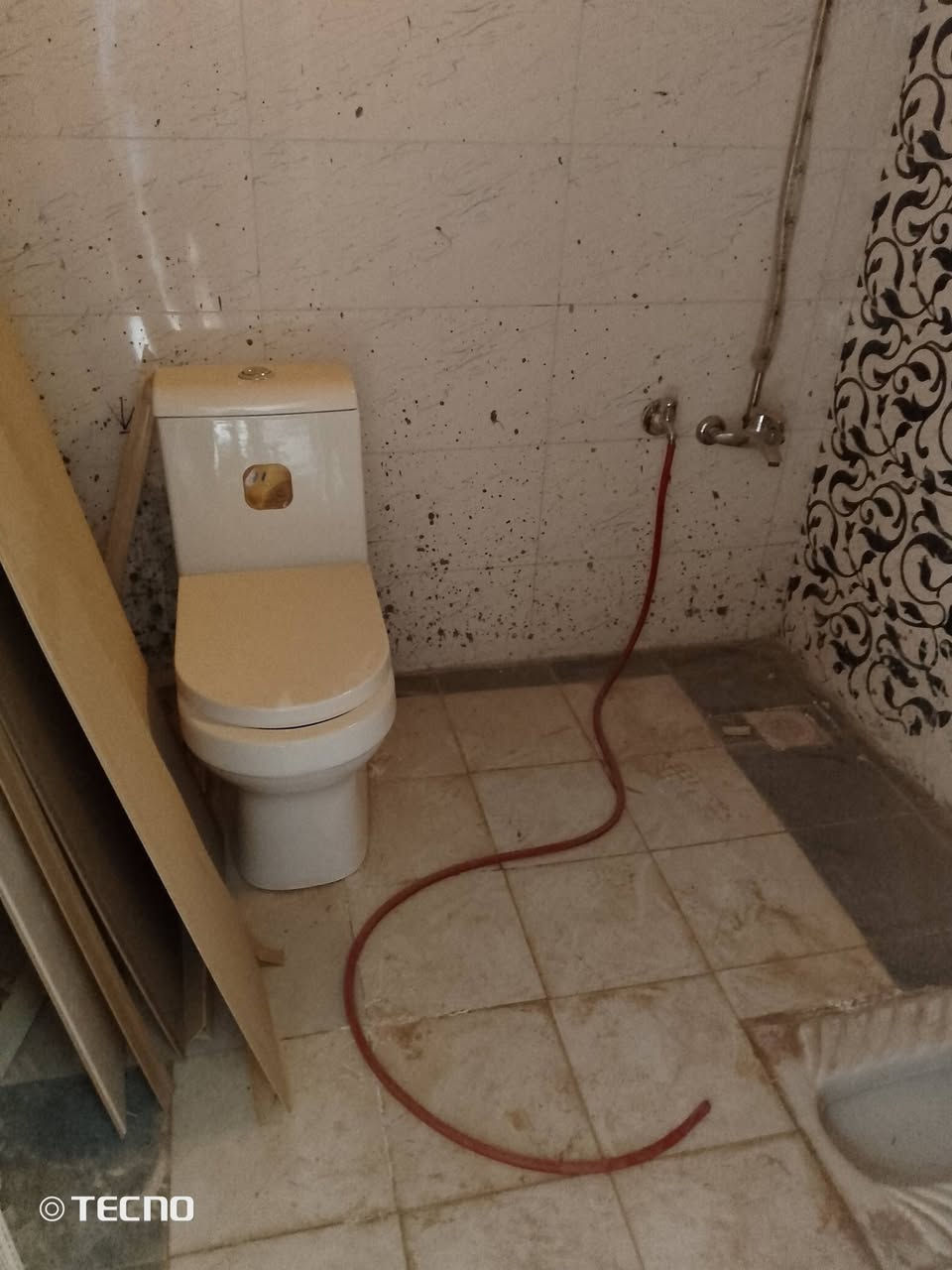 السلام عليكم دار في مجمع الكرار السكني في النجف غير مسكون نهائياً وجاهز للسكن ماعايز اي شي في المرحلة الأولى مساحة 160 متر بلوك 17 شارع 15 بصف الركن قريب على بوابة المجمع بيع نقداً مسدد كل المبلغ السعر 135 مليون وبي مجال بالسعر للإستفسار الإتصال على الرقم ***********
