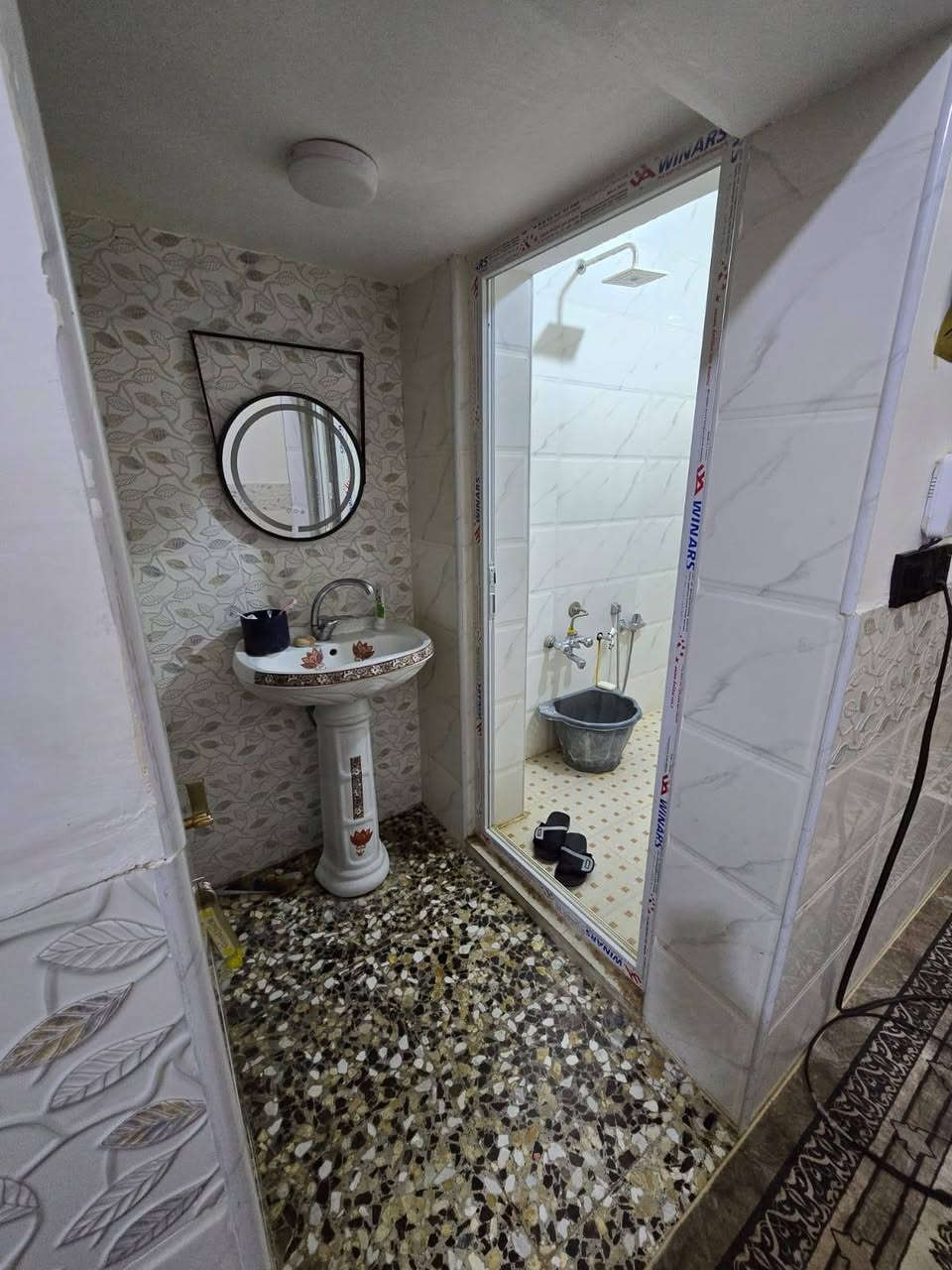 البيع البيع بيت في مجمع بيتي 2 قرب مدرسه ادوبه بناء جديد مال جناي 100 متر نضيف سند حر با اسمي 
سعر البيت 80 مليون اتوصل على،رقم ***********
