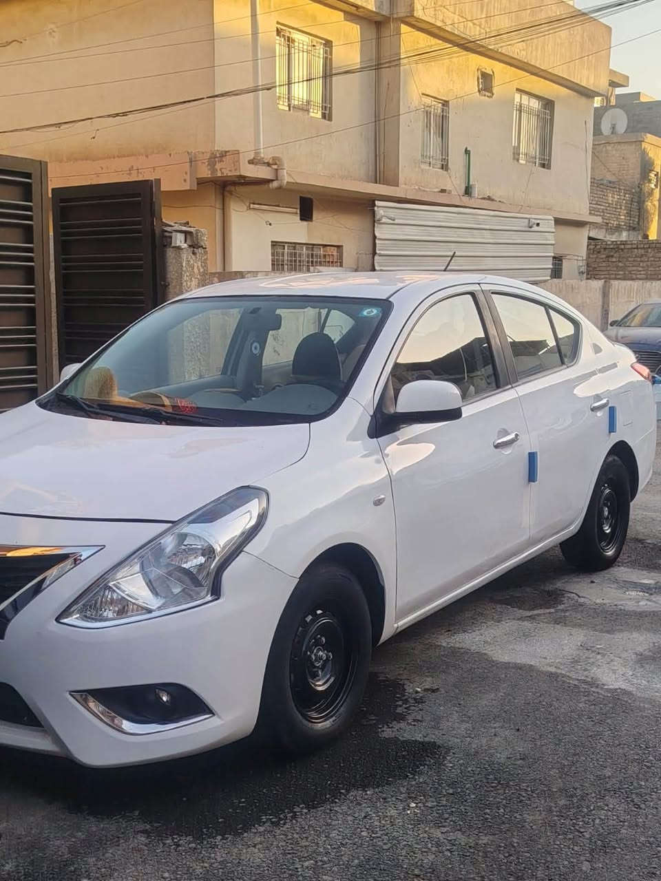 السلام عليكم ورحمة الله وبركاته 
للبيع نيسان سني ٢٠١٨ عندي 
رقم بغداد انكليزي باسمي هزة جديدة 
ماشية ١٠٥ الف 
السيارة بيها قطعتين تبديل بلادي وبيهاةمكانات بارد 
عارضها ب٧٩ وبيها مجال 
مكاني السيدية 
الشراي يتصل
***********
