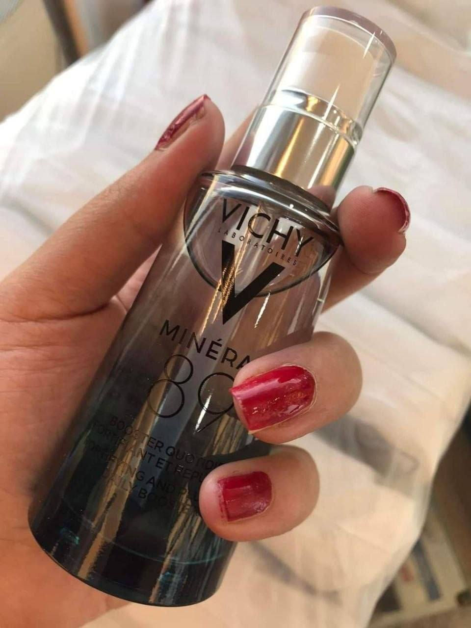 توفر البراند الفرنسي 🇫🇷 الاصلي 💯
سيروم الجمال 89 Vichy Mineral 💙✨💦
#الاصلي 💯للناس اللي تحب ادلع بشرتها بعد يوم متعب وارهاق 💙✨
سيروم فيتشي الغني عن التعريف الأجمل و الأقوى للترطيب  بتركيبة فريدة من نوعها من الهيالورونيك أسيد و مياه فيتشي الحرارية المليئة بالمعادن والتي تعمل على تلطيف البشرة بنسبة مركزة تصل إلى 89 💦🫂💙
✅ يخفف من المظهر الباهت والشاحب 🫂💙
✅ يمنع الإنتفاخ تحت جفن العين ويرطب الجفن 🫂💙
✅ يحتوي على عوامل مضادة للأكسدة تقلل من البقع الداكنة و التصبغات 🫂💙
✅ مناسب لجميع أنواع البشرة 💙
✅ يقلل من ظهور التجاعيد والشوائب 🫂💙
✅ يحفز إنتاج الكولاجين. 🫂💙
✅ ترطيب مكثف و تغذية عميقة للبشرة 24 ساعة 🫂💙
✅ يساعد في غلق المسام الواسعة 🫂💙
‎ يعمل على تغذية و تعزيز ✅
تجديد خلايا البشرة.
‎يحتوى على 89 % مياه حرارية ✅ بترطب البشرة و تحميها 
‎يحتوى على حمض الهيالورنيك اللى بيمتص الماء و يشتغل كفيلر و مكافح للتجاعيد✅ 
‎ يحفز الكولاجين الطبيعى من ✅ طبقات الجلد و يعطى البشرة نضارة وحيوية 
‎ نتايجه بتظهر خلال أسبوعين   
#الاصلي المنشأ فرنسا 🇫🇷💯
سعر الدرزن 
يوجد لدينا توصيل الجميع محافظات العراق✔️✔️


**إذا كنت صاحب هذا الإعلان وتريد حذفه لأي سبب، رجاءا أرسل رسالة إلى الدعم الفني**