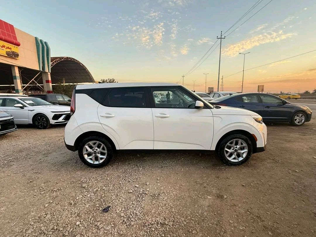 للبيع او المراوس
كيا صول 2025 امريكي
حره بدون رقم تترقم جميع المحافظات
الضرر تبديل دعاميه اماميه فقط
بدون دواخل

السعر 155$$وبيه مجال
للاستفسار الأتصال
*********** 
العنوان المثنى الرميثه
