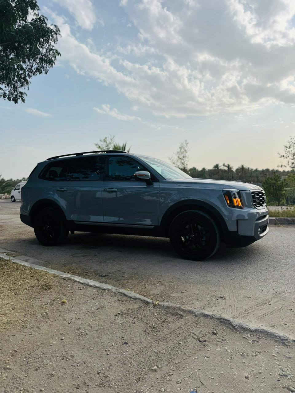 تحيه طيبه 🌹🌹
كيا تولورايد 2023
Ex x lin 
رقم بغداد 
      ...فول مواصفات ...
فتحة سقف
رادارات محيطه 
كاميرا خلفيه
بردات خلفيه 
تدفئه وتبريد بلكشنات 
تدفئه بلستيرن 
تشغيل عن بعد 
سايد بريك بصمه اوتو 
حادثهه موضح تبديل جاملغ +باب +بارد باب خلفي BDR
بجم بلادي 
السعر 285 ورقه
العنوان 
بابل 
المسيب 
***********
