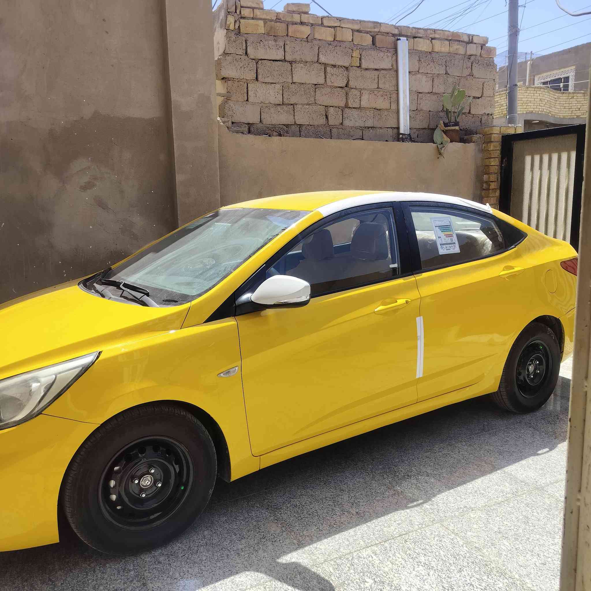 السلام عليكم اكسنت موديل 2015 خليجي السعر67 مبدل بابين الخلفيات وضربتها الجاملغ الايمن والايسر محرك 1400  هيهه وغرامات مصفره رقم نگليزي بغداد الجديد رقم الهاتف ***********
