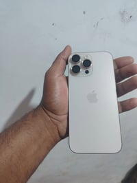 ايفون ١٦ • بطارية ١٠٠ • استخدام قليل