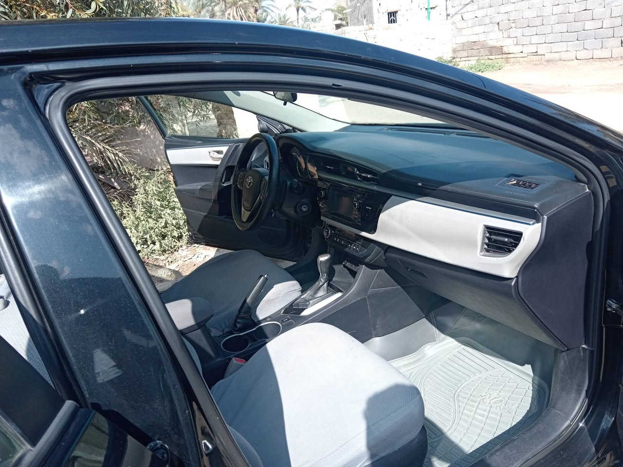 السلام عليكم كورلا 2015 مكينه 2000 حادثه جاملغ وبنيد بدون داخل السعر 120وبيها مجال ***********
