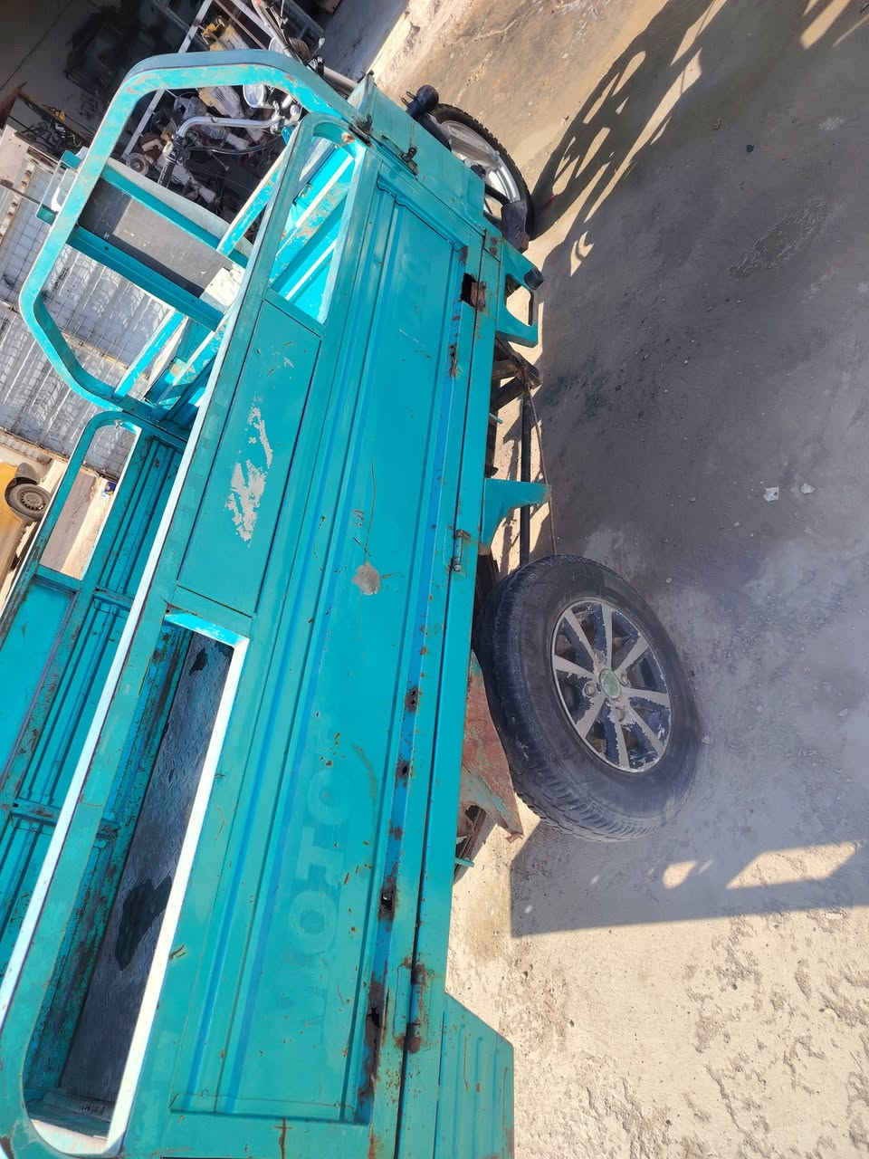 سلام عليكم
سقر  فحل
موديل 18
مكينة 25 ما مفتوحة
بكلايتات والايت جدد بعدني ما شادهن
مكان بغداد بسماية
سعر ٩٠٠ بيها مجال 
***********
