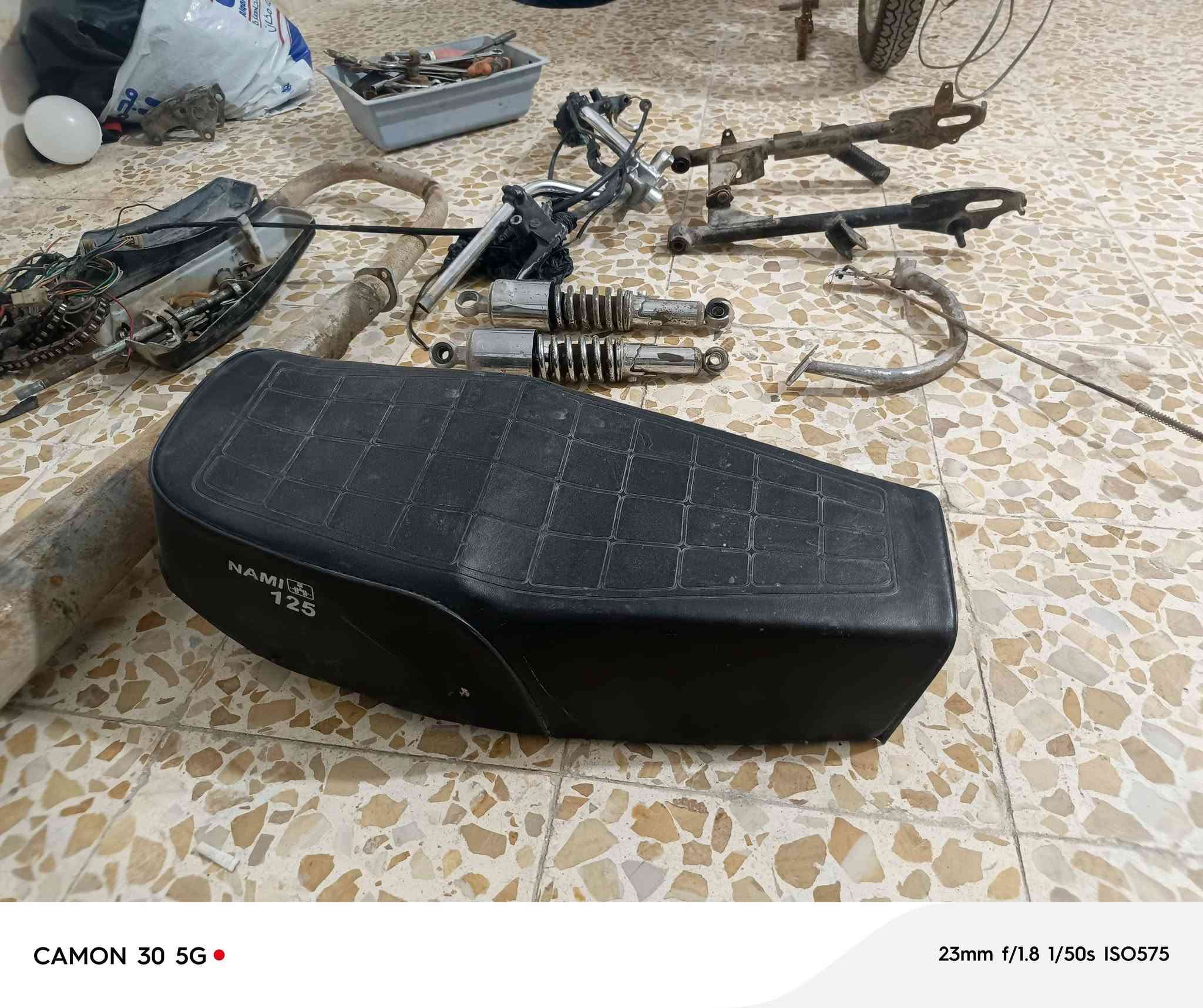 السلام عليكم غراض دراجه للبيع كلشي موجود كشن وتانكي وياله دبلات كلشي موجود قيم وخذ شراي تعال خاص مكاني ناصرية مركز ***********
