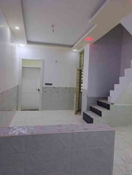 📏 المساحة:50 متر مربعة 

💰 السعر:💲 26  مليون (قابل للتفاوض)

🏗️ البناء: طابوك 

🏠 الأساس والسقف: كونكريت

مواصفات البيت:

✅ غرفه نوم 🛏️

✅ صالة 🛋️

✅ مطبخ 🍽️

✅ صحيات 🚿

عنوان مكتب الكرار مقابل قريه الغدير عامود 282 

الاستفسار ***********
