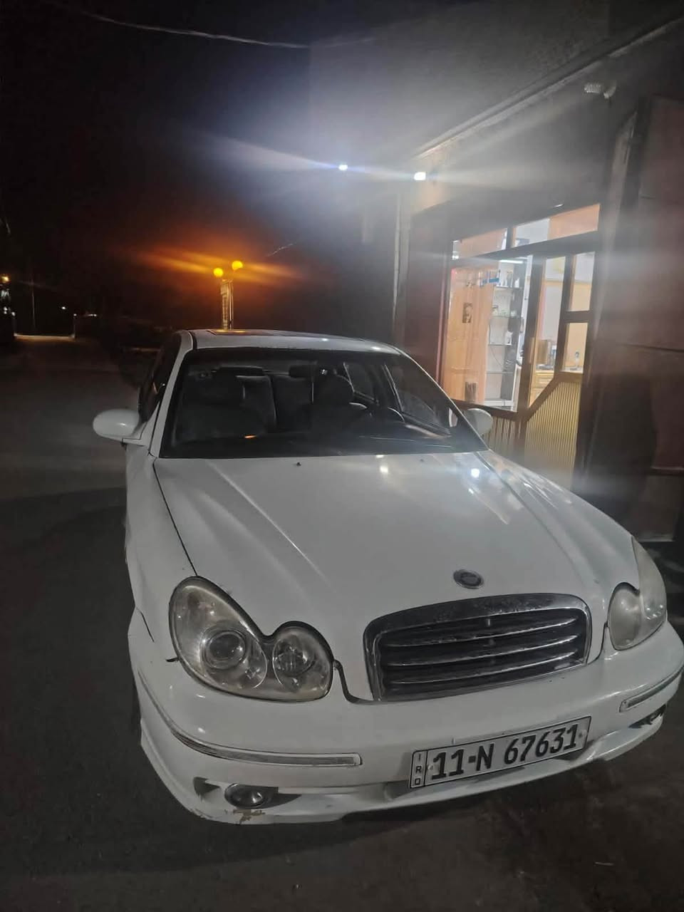 السلام عليكم سوناتا موديل 2000 
كيرر ومكينه بلاد 2000 اوتماتيك 
رقم بغداد دولي بأسمي سنوية لل 27 تخم تاير وحدادية توب بس الكمبريسر توه لطش  مكان السيارة ناصرية مركز للاستفسار رقم الهاتف ***********
