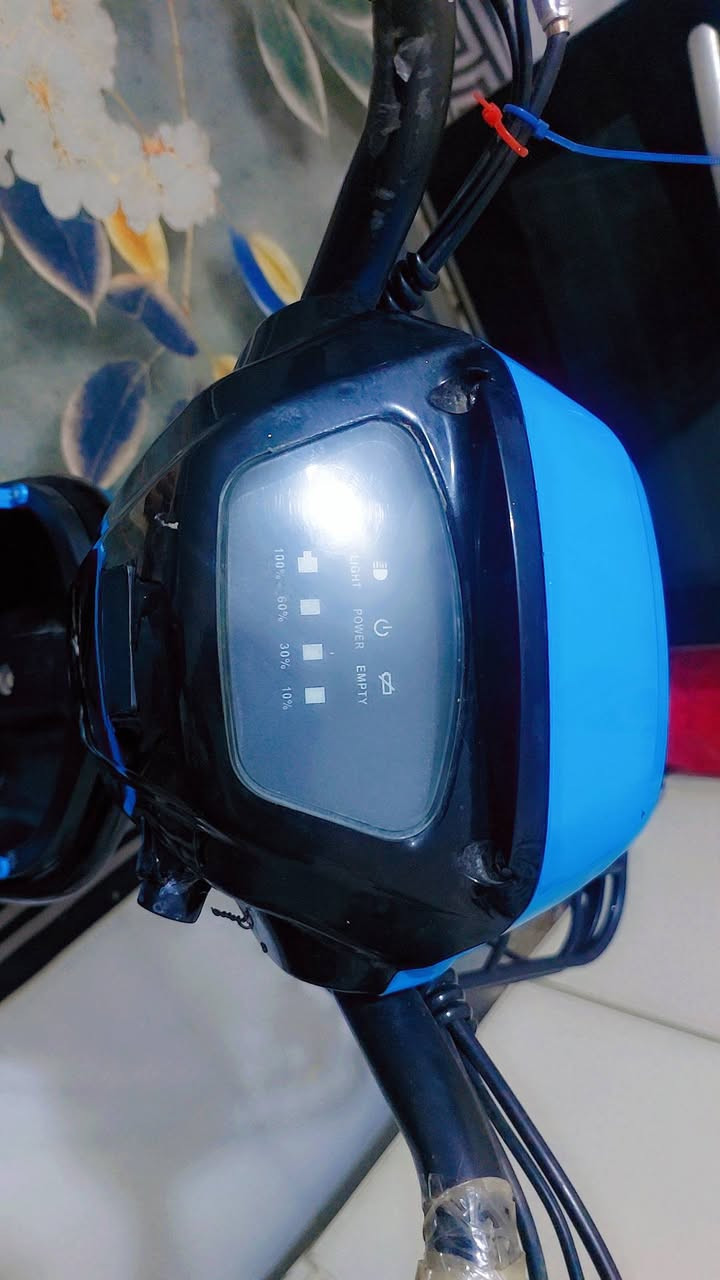 دراجه للبيع السعر 200 العنوان اليوسفيه رقم الهاتف ***********
