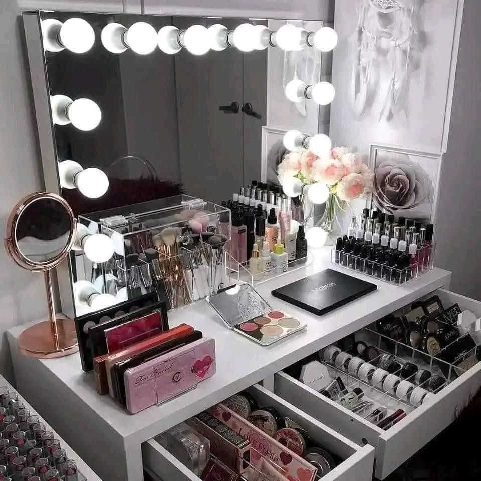 نشرة مرايا مكياج لصق  ✅نشرة مرايا ميز تواليت الاصليه يجي وياها لاصق نوعين الثابت والقابل للتغيير شي نزاكه يجنن 😍😍
وانتي تتحكمين بقوة الاضاءة ولونها يتغير شمسي وابيض واوف وايت شي مفيد وينطيج جمال ونزاكه للمكان 🥰


**إذا كنت صاحب هذا الإعلان وتريد حذفه لأي سبب، رجاءا أرسل رسالة إلى الدعم الفني**
