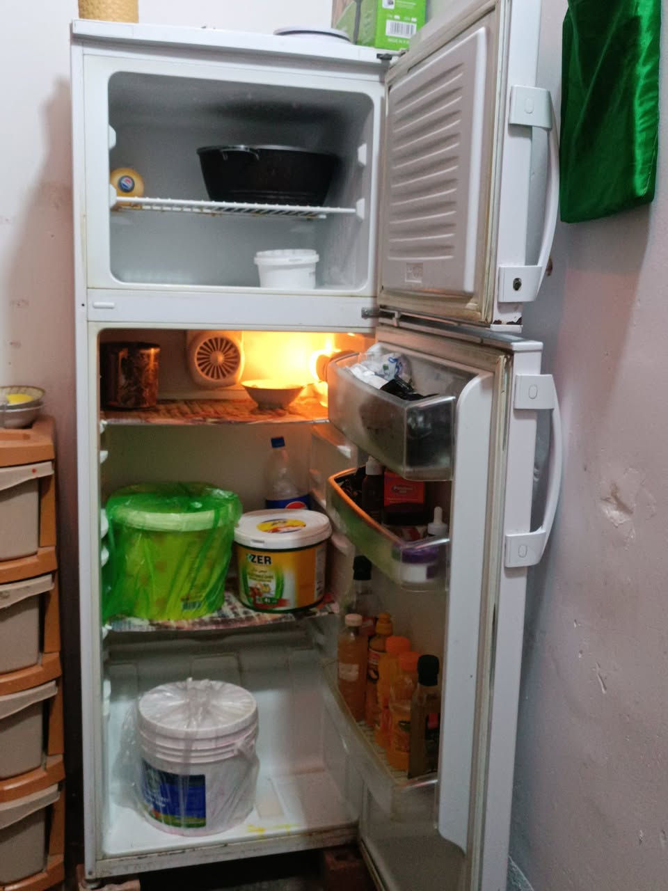 ثلاجه البيع شغتله كلش نضيفه سعرها 100 الف


**إذا كنت صاحب هذا الإعلان وتريد حذفه لأي سبب، رجاءا أرسل رسالة إلى الدعم الفني**