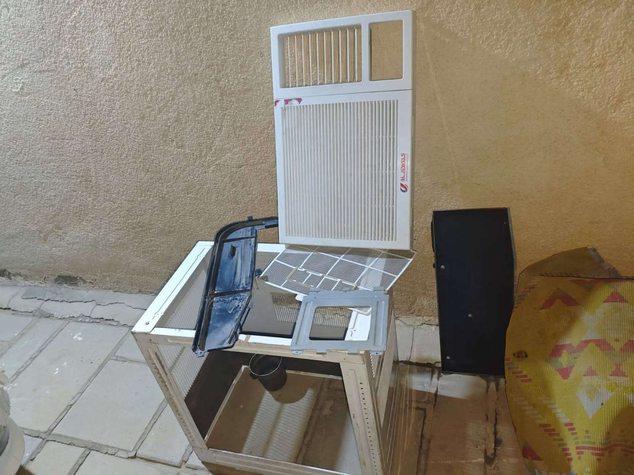 سلام عليكم مكيف الجويلز  طنين2 تبريد ثلج بعده جديد كلشي ما عوزه سعره 275 ناصريه حي اريدو 
***********

